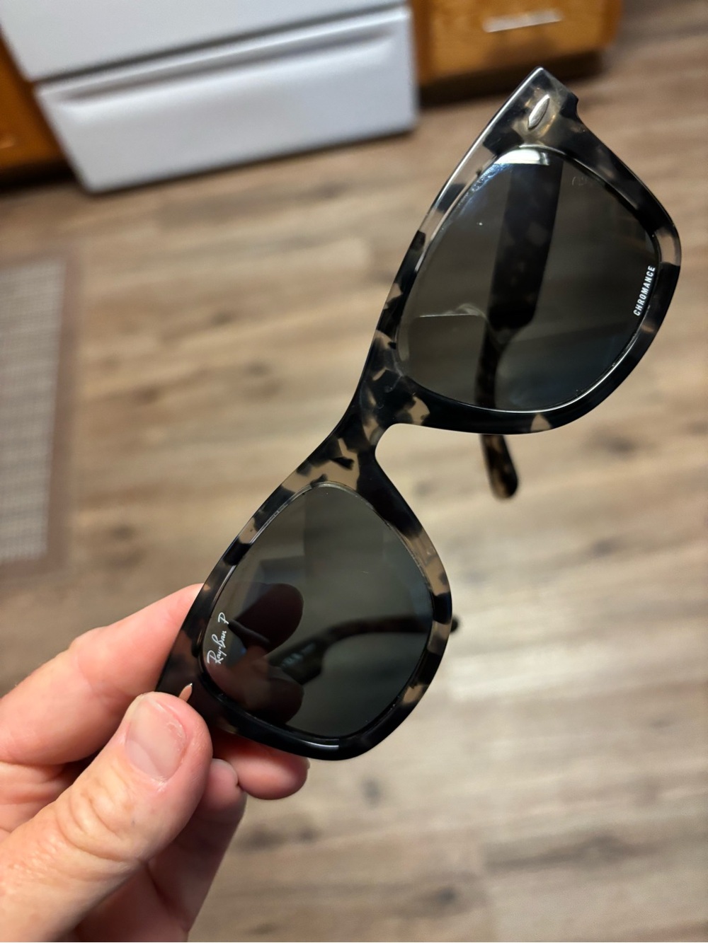 Ray-Ban polarized Tortoiseshell Frame Sunglasses with Dark Gray lenses